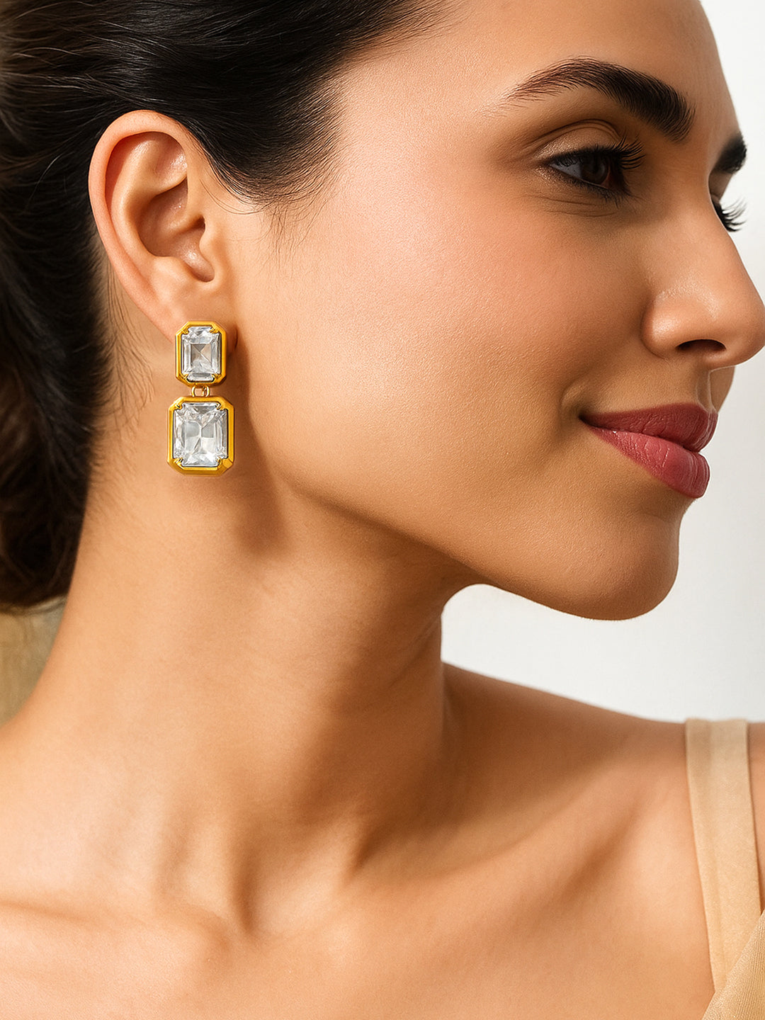 Gold Toned White Crystal Drop Earrings フリーサイズ