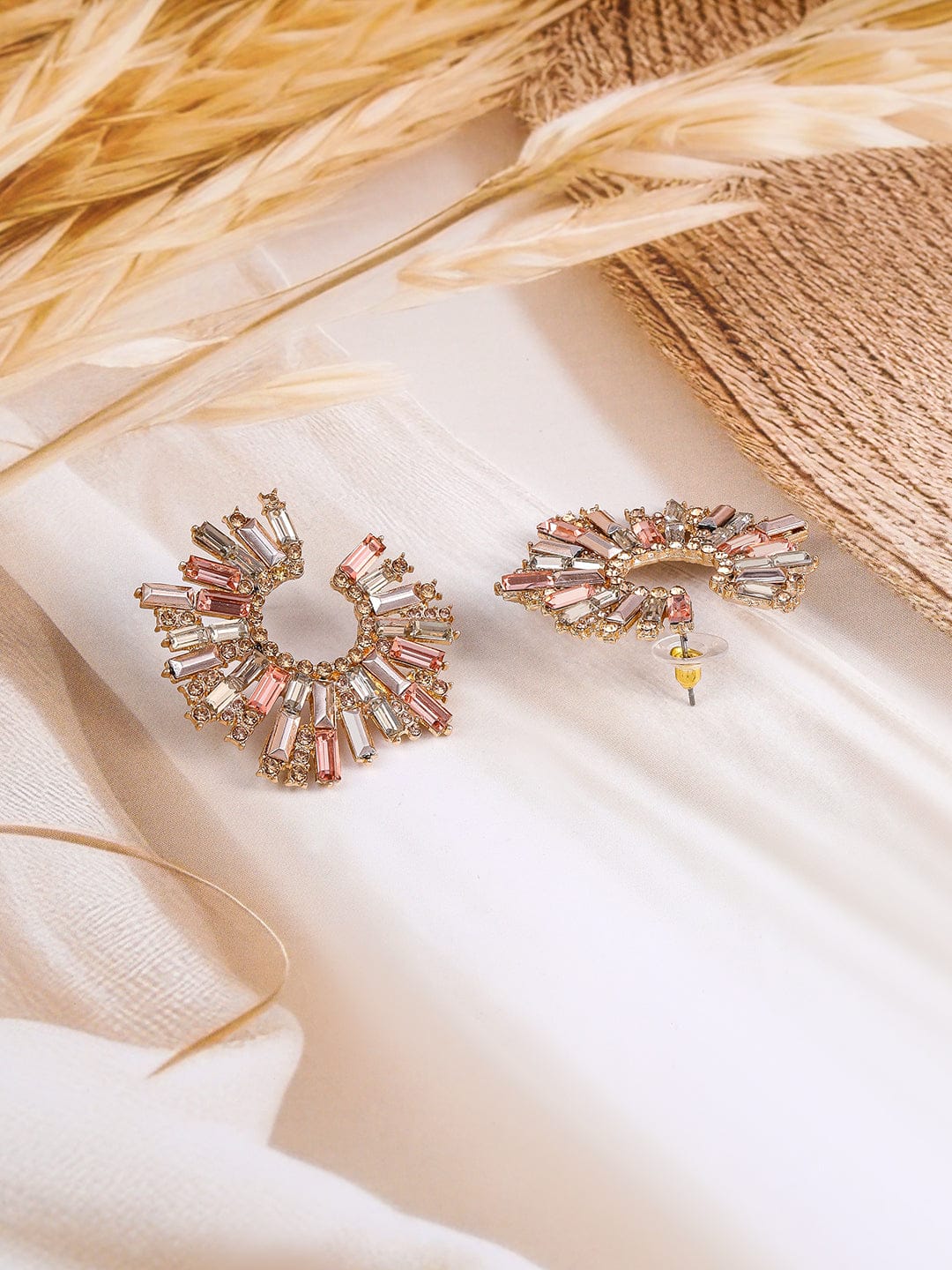 【Rubans】 Studded Fan-Shaped Stud Earrings｜18K ゴールドメッキ ストーン ファンシェイプ スタッドイヤリング