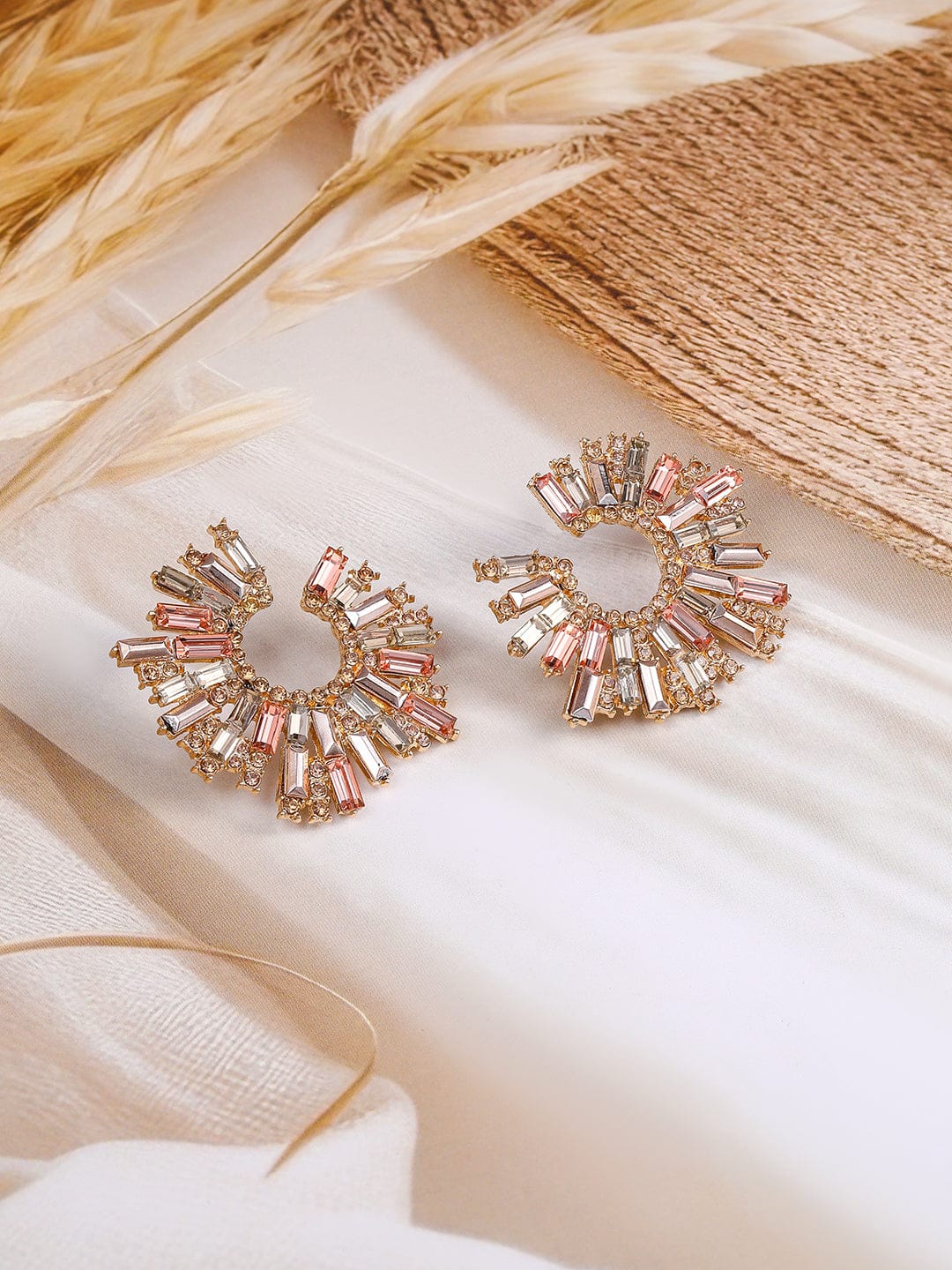【Rubans】 Studded Fan-Shaped Stud Earrings｜18K ゴールドメッキ ストーン ファンシェイプ スタッドイヤリング