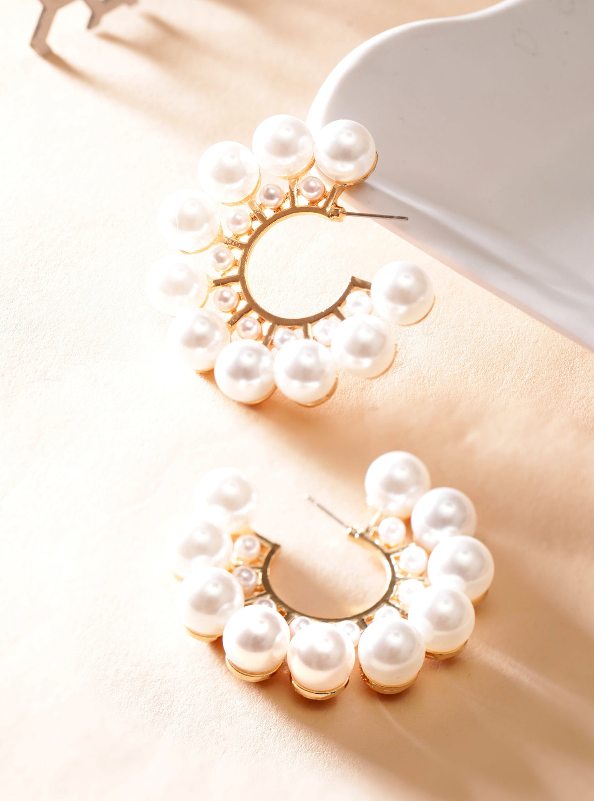 【Rubans】 18K Gold Plated Pearl Studded Statement Hoop Earrings｜18K ゴールドメッキ パール ステートメント フープイヤリング