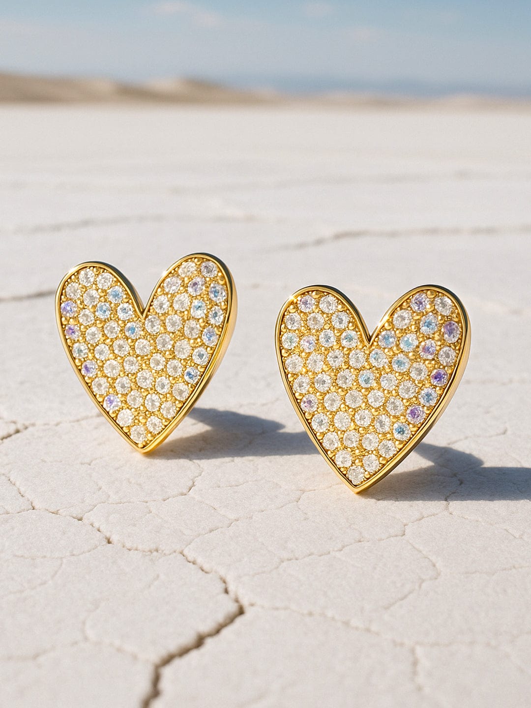 【Rubans】 18K Gold Toned White Zircons Studded Heart Stud Earrings｜18K ゴールドトーン ホワイトジルコニア ハート スタッドイヤリング