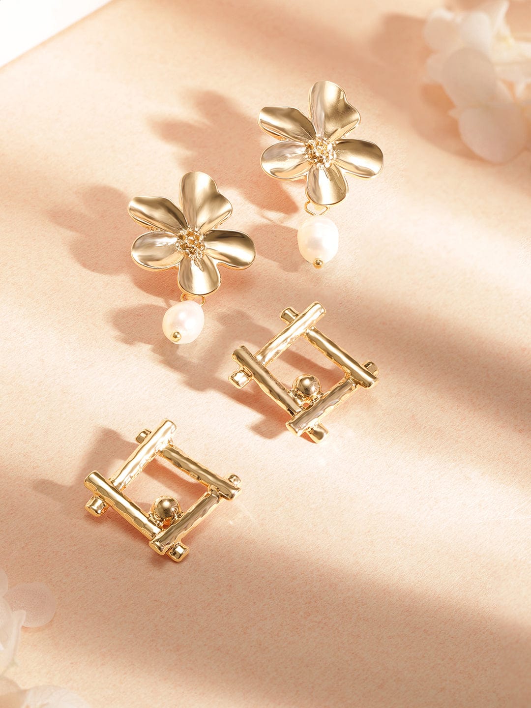 【Rubans】 Gold-Toned  White Set Of 2 Drop Earrings｜ゴールドトーン ホワイト ドロップイヤリング 2組セット
