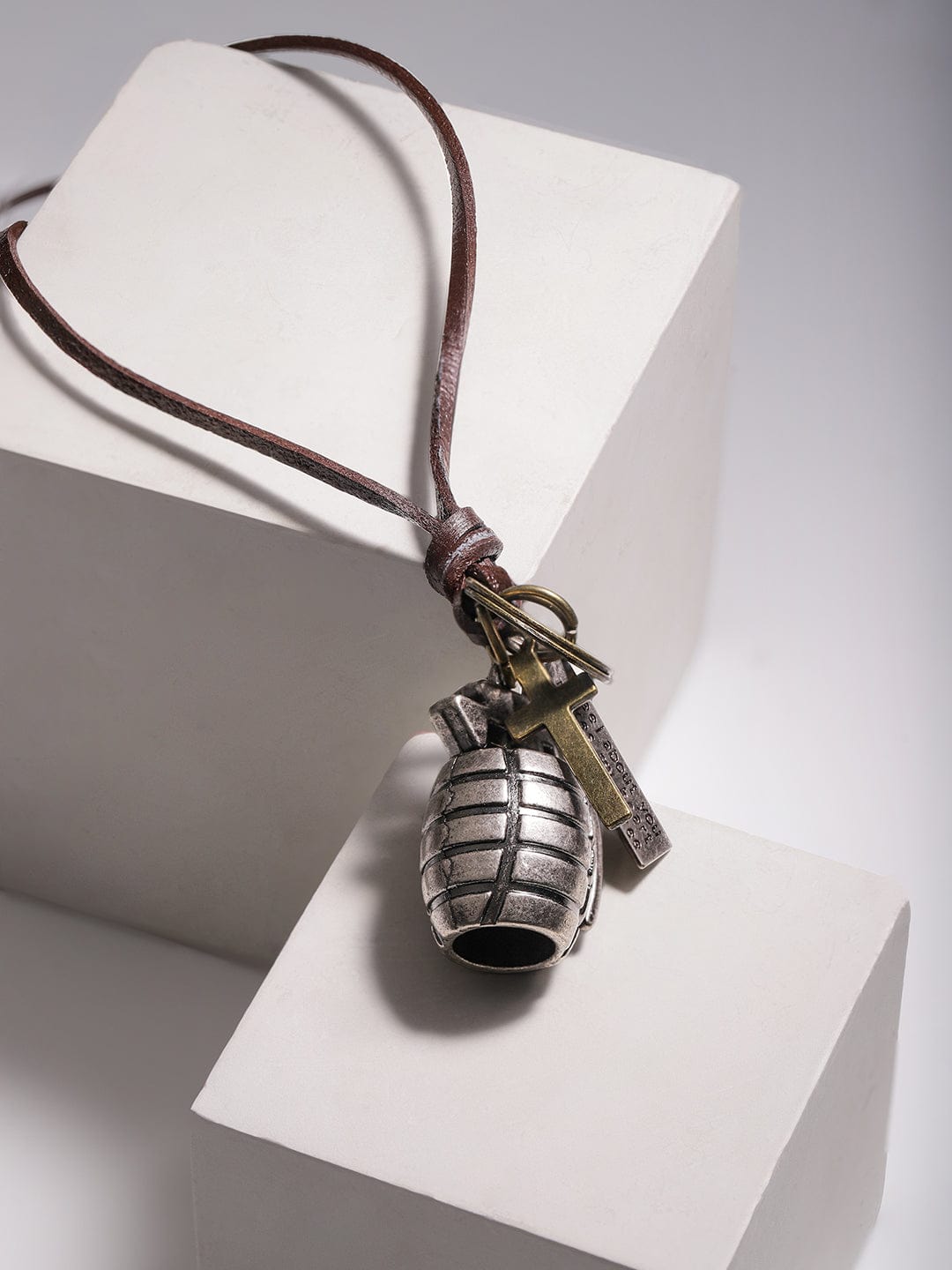 【Rubans】 Voguish Men Grenade Pendant with Brown Leather Adjustable Necklace｜メンズ グレネード ペンダント ブラウンレザー アジャスタブル ネックレス｜フリーサイズ