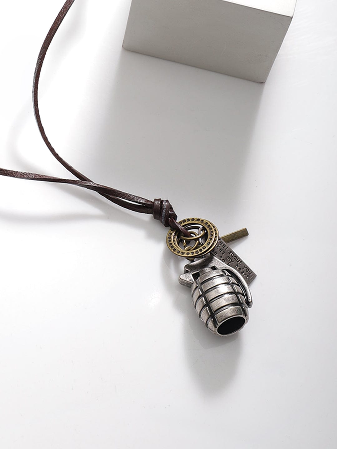 【Rubans】 Voguish Men Grenade Pendant with Brown Leather Adjustable Necklace｜メンズ グレネード ペンダント ブラウンレザー アジャスタブル ネックレス｜フリーサイズ