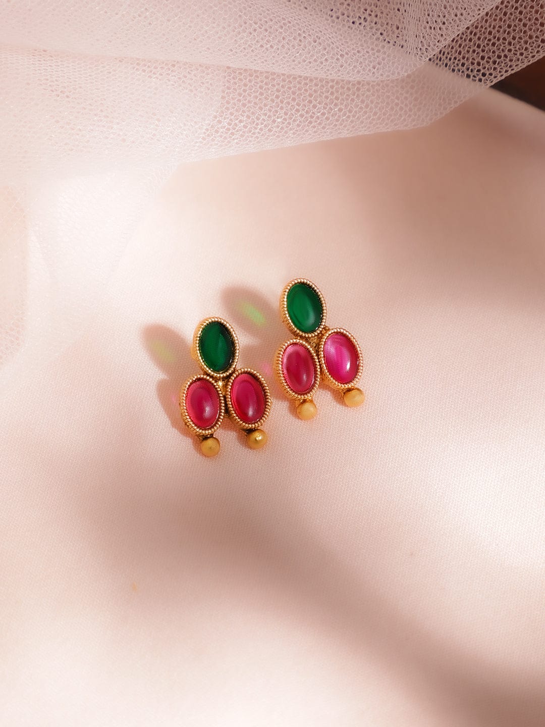 Red & Green Studded Necklace Set Multicolor
